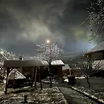 три-о, будинок 120 кв для 1-6 гостей & 45 кв для 1-4 гостей, генератор, окремі входи, вид на гори, 15 хв до центру Slavske