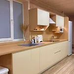 три-о, будинок 120 кв для 1-6 гостей & 45 кв для 1-4 гостей, генератор, окремі входи, вид на гори, 15 хв до центру Lägenhet Slavske