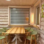 три-о, будинок 120 кв для 1-6 гостей & 45 кв для 1-4 гостей, генератор, окремі входи, вид на гори, 15 хв до центру Lägenhet