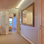 три-о, будинок 120 кв для 1-6 гостей & 45 кв для 1-4 гостей, генератор, окремі входи, вид на гори, 15 хв до центру Lägenhet *