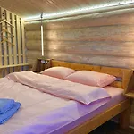 три-о, будинок 120 кв для 1-6 гостей & 45 кв для 1-4 гостей, генератор, окремі входи, вид на гори, 15 хв до центру Lägenhet *