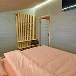 три-о, будинок 120 кв для 1-6 гостей & 45 кв для 1-4 гостей, генератор, окремі входи, вид на гори, 15 хв до центру