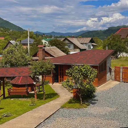 три-о, будинок 120 кв для 1-6 гостей & 45 кв для 1-4 гостей, генератор, окремі входи, вид на гори, 15 хв до центру Slavske