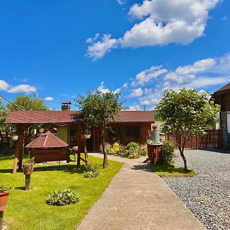 три-о, будинок 120 кв для 1-6 гостей & 45 кв для 1-4 гостей, генератор, окремі входи, вид на гори, 15 хв до центру Lejlighed