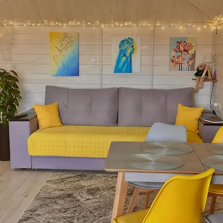 три-о, будинок 120 кв для 1-6 гостей & 45 кв для 1-4 гостей, генератор, окремі входи, вид на гори, 15 хв до центру Slavske