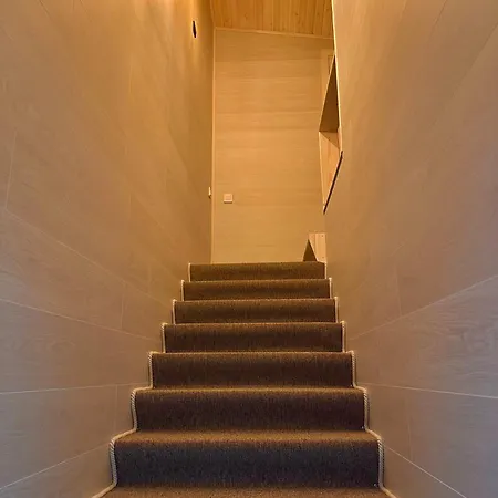 Lejlighed три-о, будинок 120 кв для 1-6 гостей & 45 кв для 1-4 гостей, генератор, окремі входи, вид на гори, 15 хв до центру