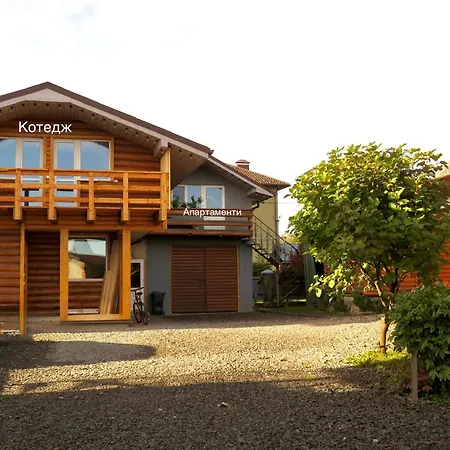 три-о, будинок 120 кв для 1-6 гостей & 45 кв для 1-4 гостей, генератор, окремі входи, вид на гори, 15 хв до центру Lejlighed *