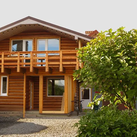 три-о, будинок 120 кв для 1-6 гостей & 45 кв для 1-4 гостей, генератор, окремі входи, вид на гори, 15 хв до центру Lejlighed