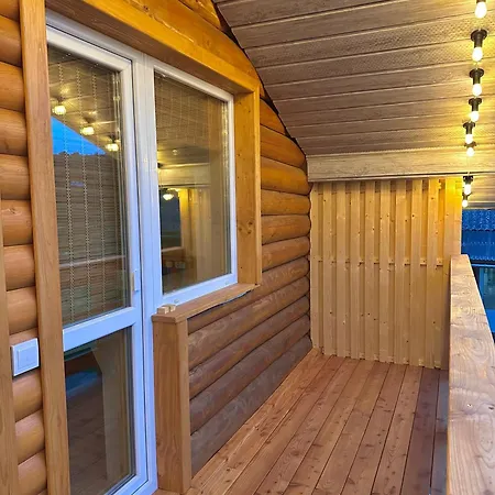 Lejlighed три-о, будинок 120 кв для 1-6 гостей & 45 кв для 1-4 гостей, генератор, окремі входи, вид на гори, 15 хв до центру