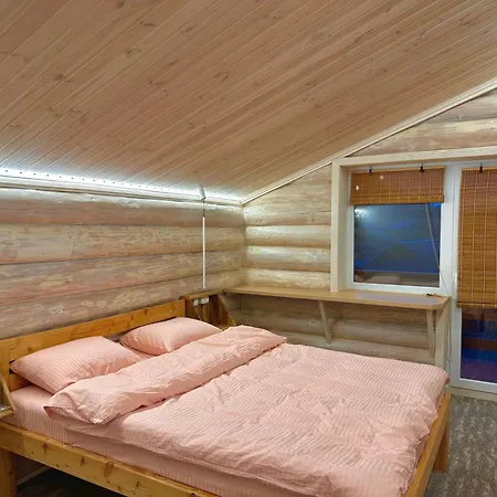 три-о, будинок 120 кв для 1-6 гостей & 45 кв для 1-4 гостей, генератор, окремі входи, вид на гори, 15 хв до центру Lejlighed *