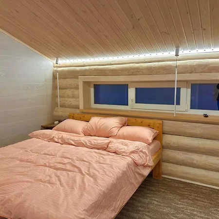 три-о, будинок 120 кв для 1-6 гостей & 45 кв для 1-4 гостей, генератор, окремі входи, вид на гори, 15 хв до центру Slavske