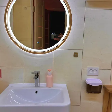 три-о, будинок 120 кв для 1-6 гостей & 45 кв для 1-4 гостей, генератор, окремі входи, вид на гори, 15 хв до центру