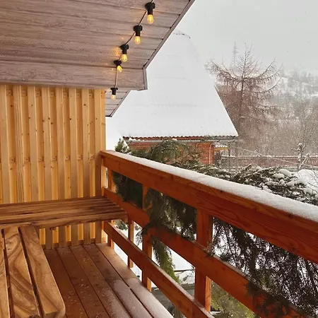 Lejlighed три-о, будинок 120 кв для 1-6 гостей & 45 кв для 1-4 гостей, генератор, окремі входи, вид на гори, 15 хв до центру Slavske