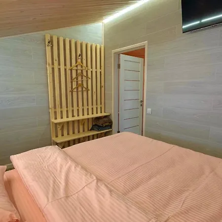 три-о, будинок 120 кв для 1-6 гостей & 45 кв для 1-4 гостей, генератор, окремі входи, вид на гори, 15 хв до центру