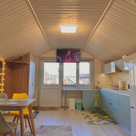 три-о, будинок 120 кв для 1-6 гостей & 45 кв для 1-4 гостей, генератор, окремі входи, вид на гори, 15 хв до центру Lejlighed