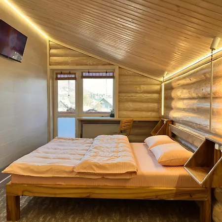 три-о, 120кв для 1-6 гостей та 45кв для 1-4 гостей, басейн 7 на 3м, генератор, окремі входи, вид на гори, 15 хв до центру Appartamento *