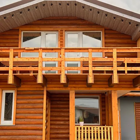 три-о, 120кв для 1-6 гостей та 45кв для 1-4 гостей, басейн 7 на 3м, генератор, окремі входи, вид на гори, 15 хв до центру * Slavske