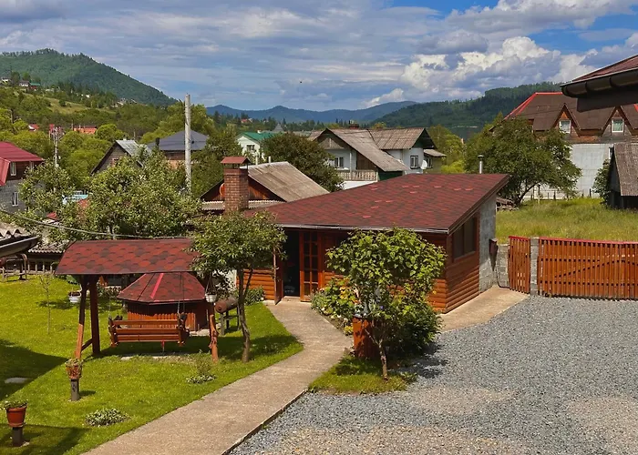 три-о, будинок 120 кв для 1-6 гостей & 45 кв для 1-4 гостей, генератор, окремі входи, вид на гори, 15 хв до центру Slavske