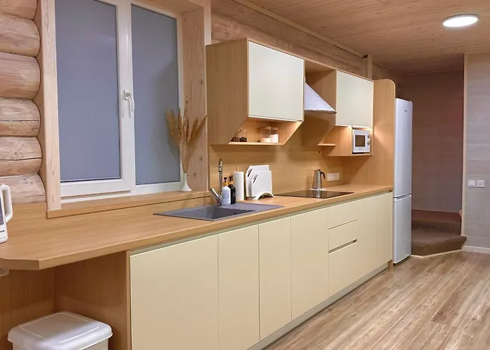 три-о, будинок 120 кв для 1-6 гостей & 45 кв для 1-4 гостей, генератор, окремі входи, вид на гори, 15 хв до центру Apartment Slavske