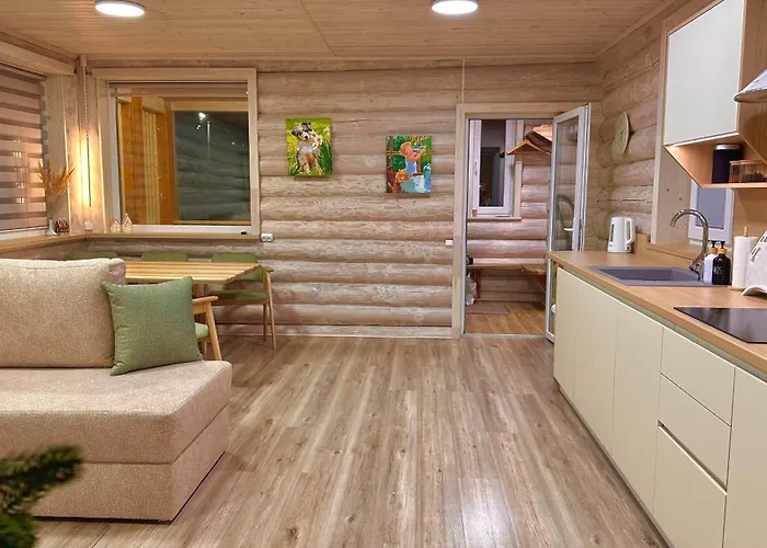 Apartment три-о, будинок 120 кв для 1-6 гостей & 45 кв для 1-4 гостей, генератор, окремі входи, вид на гори, 15 хв до центру