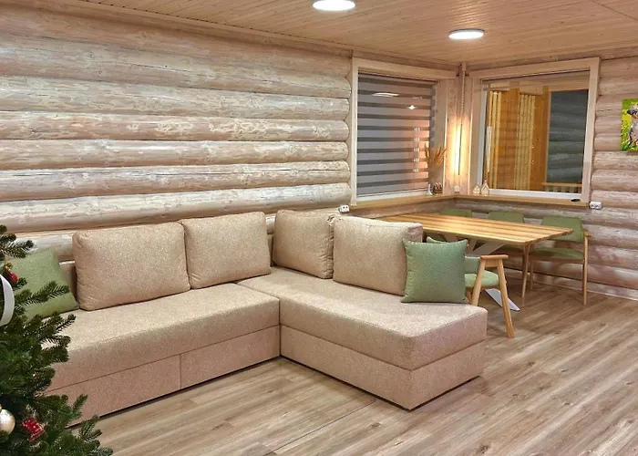 Apartment три-о, будинок 120 кв для 1-6 гостей & 45 кв для 1-4 гостей, генератор, окремі входи, вид на гори, 15 хв до центру Slavske