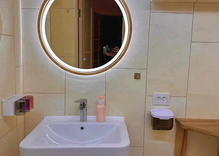 три-о, будинок 120 кв для 1-6 гостей & 45 кв для 1-4 гостей, генератор, окремі входи, вид на гори, 15 хв до центру