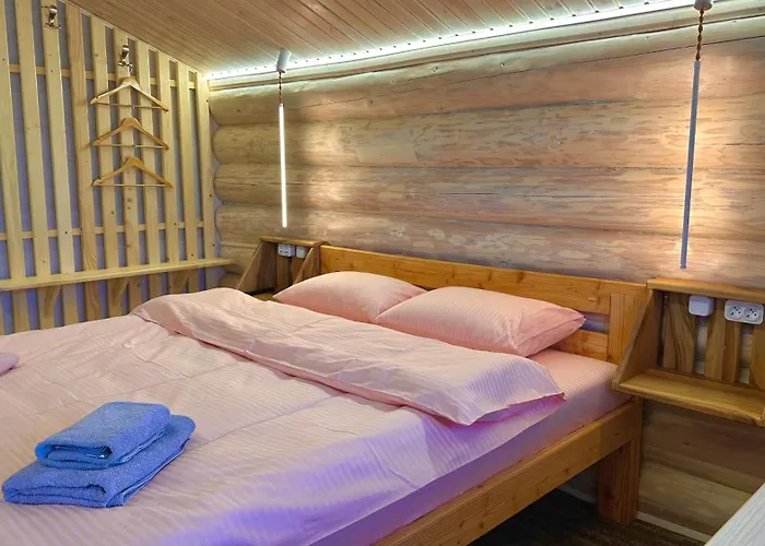 три-о, будинок 120 кв для 1-6 гостей & 45 кв для 1-4 гостей, генератор, окремі входи, вид на гори, 15 хв до центру Apartment *