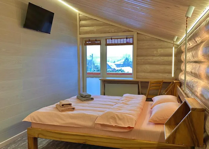 Apartment три-о, будинок 120 кв для 1-6 гостей & 45 кв для 1-4 гостей, генератор, окремі входи, вид на гори, 15 хв до центру *