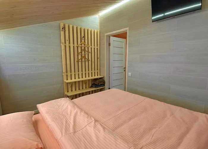 три-о, будинок 120 кв для 1-6 гостей & 45 кв для 1-4 гостей, генератор, окремі входи, вид на гори, 15 хв до центру