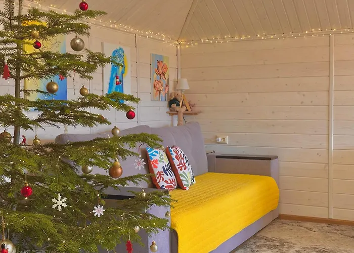 Apartment три-о, будинок 120 кв для 1-6 гостей & 45 кв для 1-4 гостей, генератор, окремі входи, вид на гори, 15 хв до центру Slavske