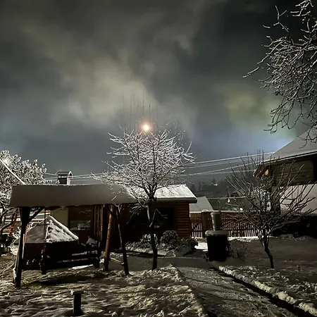 три-о, будинок 120 кв для 1-6 гостей & 45 кв для 1-4 гостей, генератор, окремі входи, вид на гори, 15 хв до центру Slavske