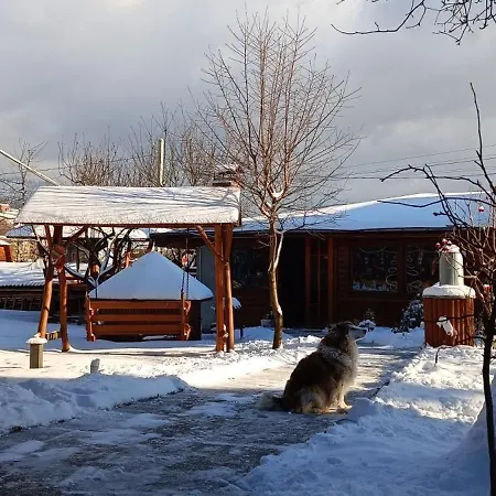 три-о, будинок 120 кв для 1-6 гостей & 45 кв для 1-4 гостей, генератор, окремі входи, вид на гори, 15 хв до центру *