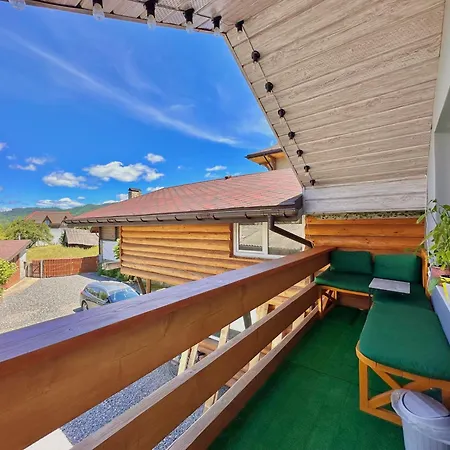 три-о, будинок 120 кв для 1-6 гостей & 45 кв для 1-4 гостей, генератор, окремі входи, вид на гори, 15 хв до центру Slavske