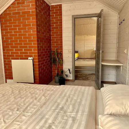 три-о, будинок 120 кв для 1-6 гостей & 45 кв для 1-4 гостей, генератор, окремі входи, вид на гори, 15 хв до центру *