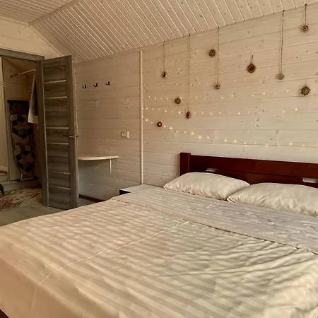 три-о, будинок 120 кв для 1-6 гостей & 45 кв для 1-4 гостей, генератор, окремі входи, вид на гори, 15 хв до центру Apartamento