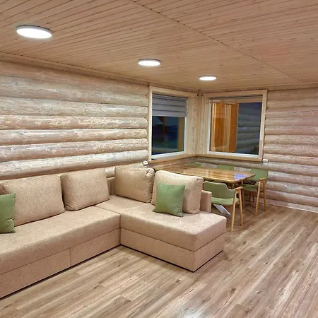 три-о, будинок 120 кв для 1-6 гостей & 45 кв для 1-4 гостей, генератор, окремі входи, вид на гори, 15 хв до центру Apartamento *