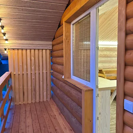 Apartamento три-о, будинок 120 кв для 1-6 гостей & 45 кв для 1-4 гостей, генератор, окремі входи, вид на гори, 15 хв до центру