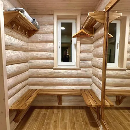 Apartment три-о, 120кв для 1-6 гостей та 45кв для 1-4 гостей, басейн 7 на 3м, генератор, окремі входи, вид на гори, 15 хв до центру *