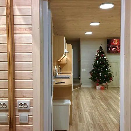 Apartamento три-о, будинок 120 кв для 1-6 гостей & 45 кв для 1-4 гостей, генератор, окремі входи, вид на гори, 15 хв до центру *