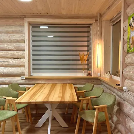 три-о, будинок 120 кв для 1-6 гостей & 45 кв для 1-4 гостей, генератор, окремі входи, вид на гори, 15 хв до центру Apartamento