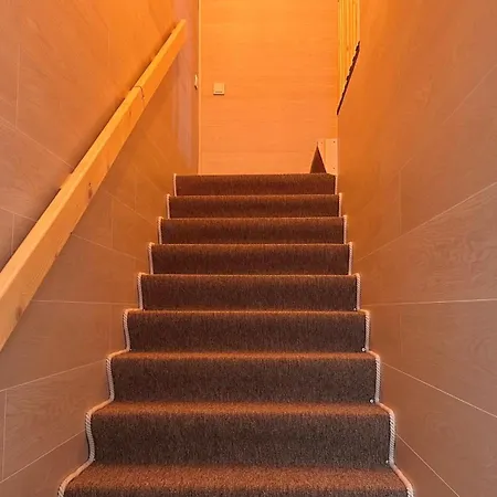 Apartamento три-о, будинок 120 кв для 1-6 гостей & 45 кв для 1-4 гостей, генератор, окремі входи, вид на гори, 15 хв до центру