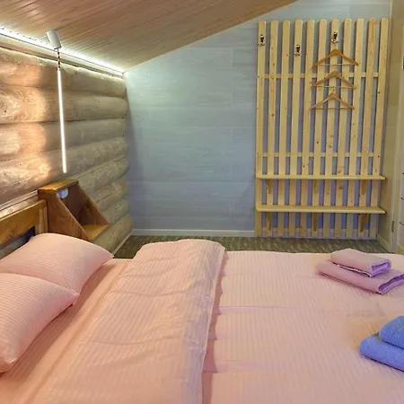 три-о, будинок 120 кв для 1-6 гостей & 45 кв для 1-4 гостей, генератор, окремі входи, вид на гори, 15 хв до центру Apartamento *