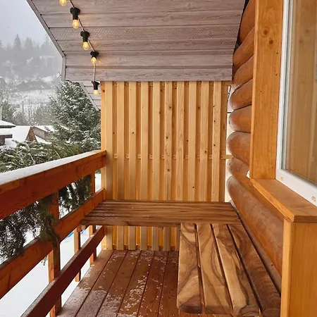 Apartamento три-о, будинок 120 кв для 1-6 гостей & 45 кв для 1-4 гостей, генератор, окремі входи, вид на гори, 15 хв до центру Slavske