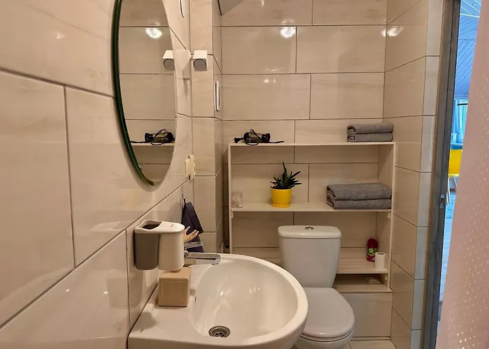 Appartamento три-о, будинок 120 кв для 1-6 гостей & 45 кв для 1-4 гостей, генератор, окремі входи, вид на гори, 15 хв до центру