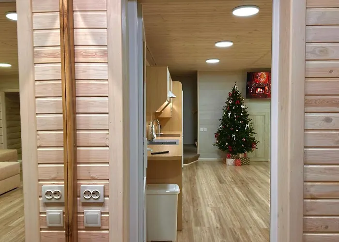 Appartamento три-о, будинок 120 кв для 1-6 гостей & 45 кв для 1-4 гостей, генератор, окремі входи, вид на гори, 15 хв до центру *